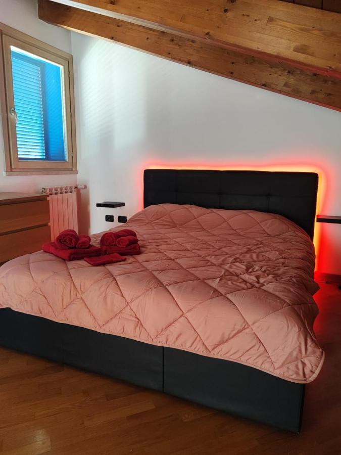 Red Lux Apartment Fiumicino Eksteriør billede