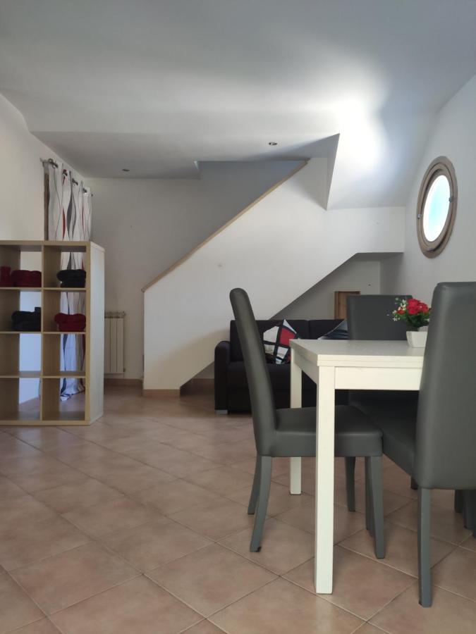 Red Lux Apartment Fiumicino Eksteriør billede