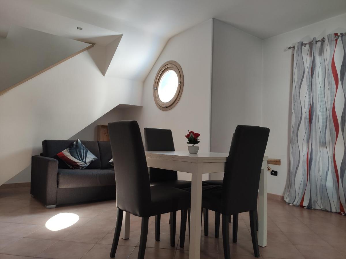 Red Lux Apartment Fiumicino Eksteriør billede